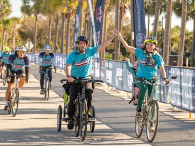 Cyclists crossing the Lowvelo finish line