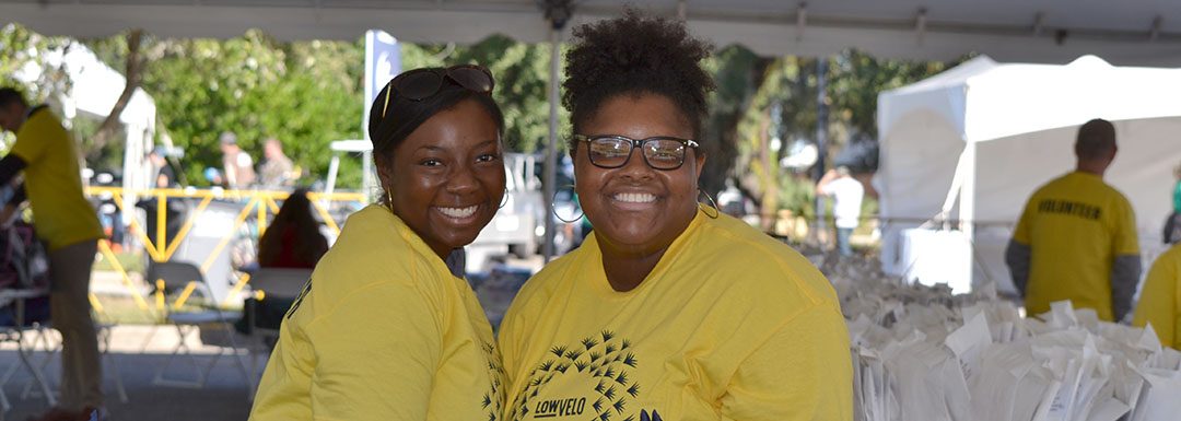 two volunteers smiling at Lowvelo19